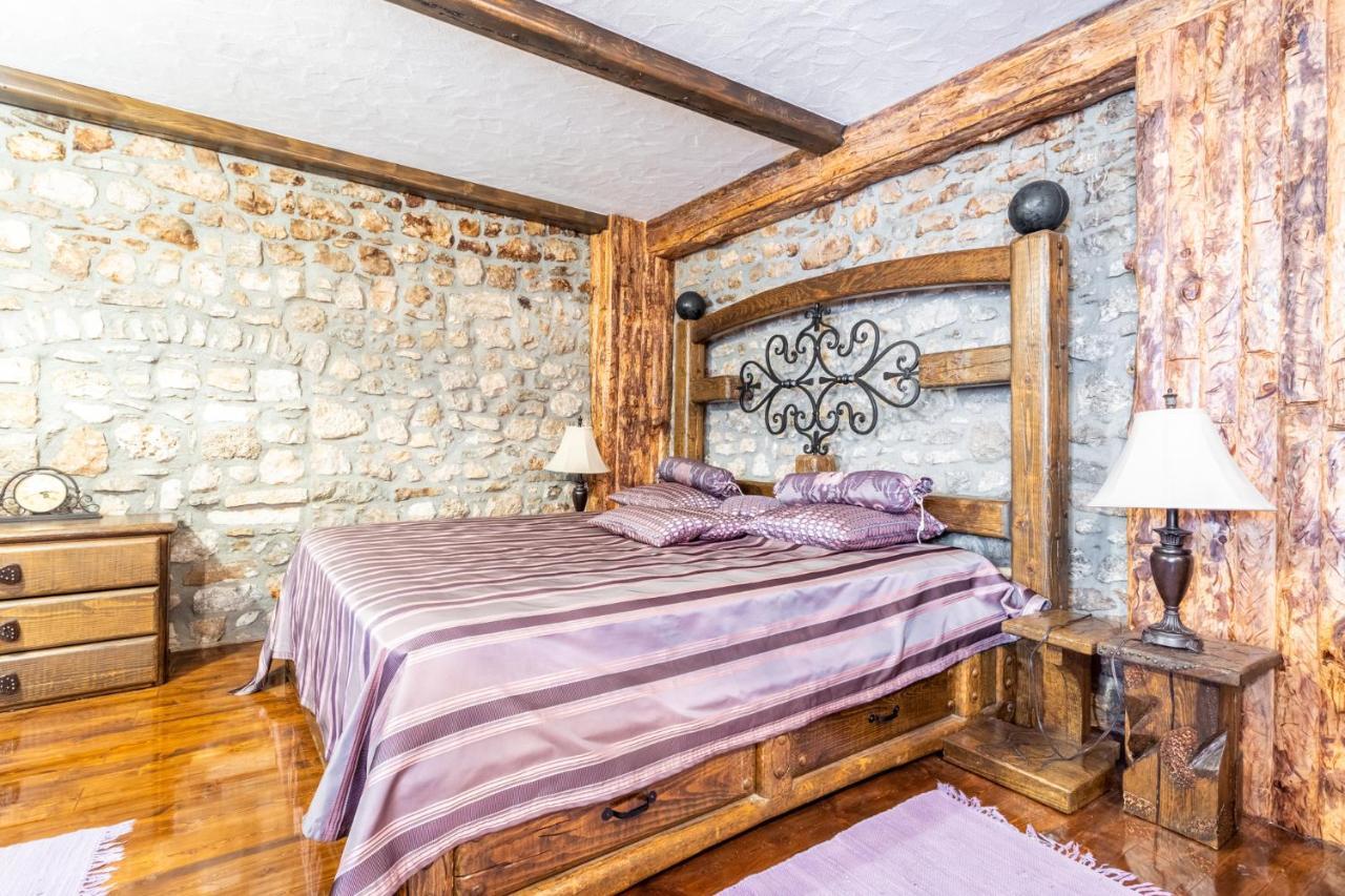 Homestay Stone House Srida