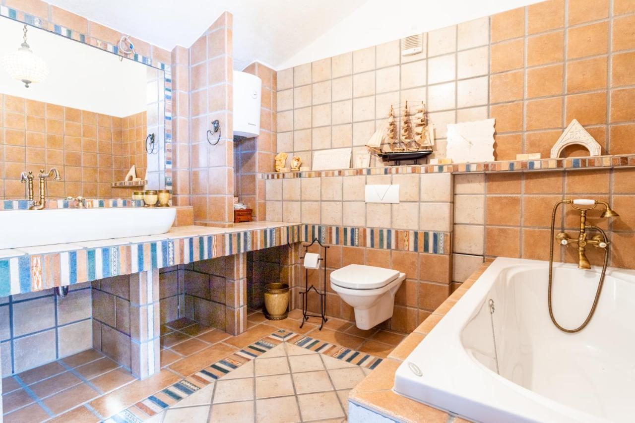 Homestay Stone House Srida Baska Voda