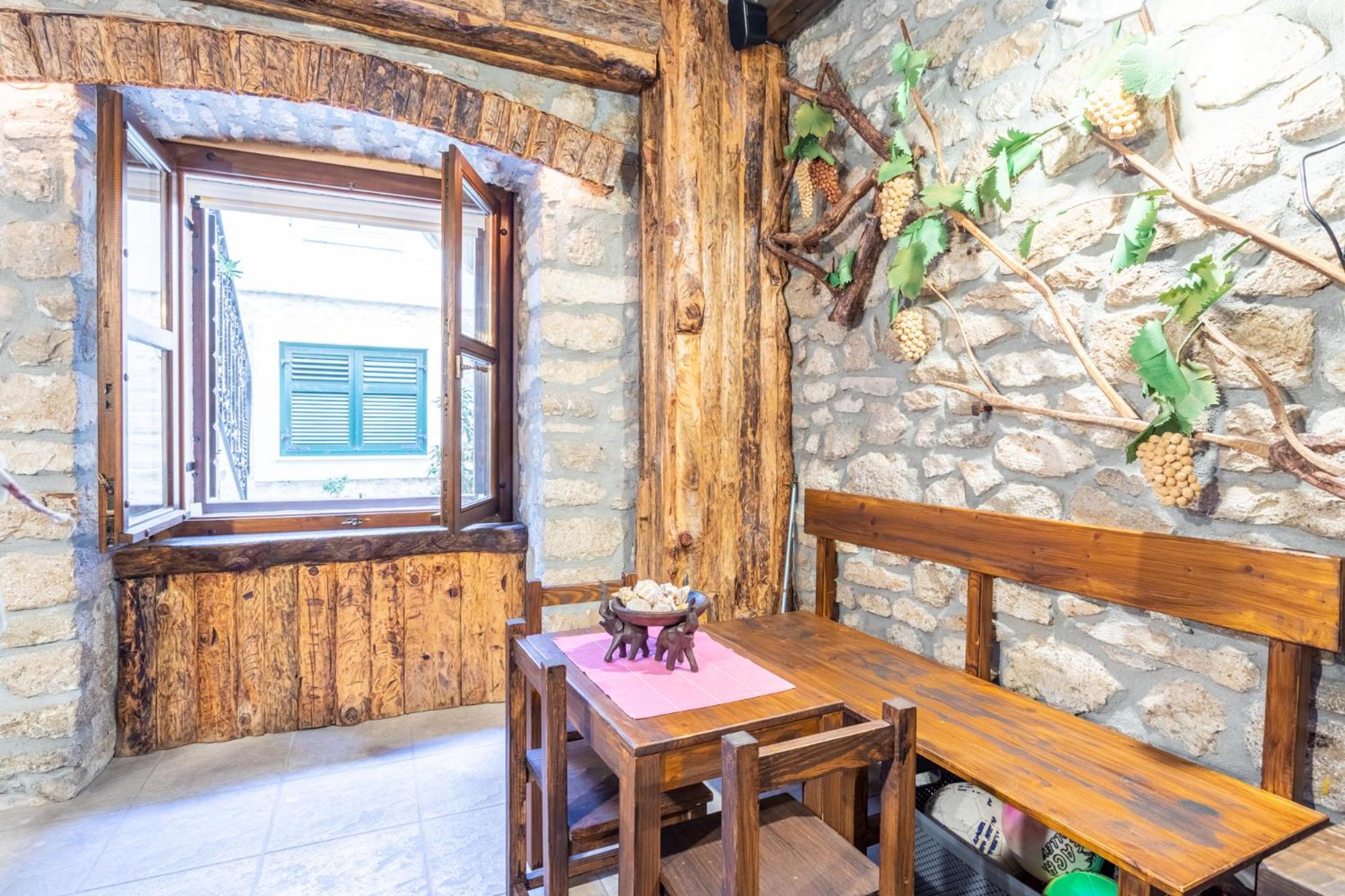 Stone House Srida Homestay